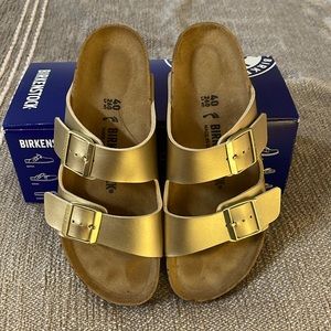 Worn one time - Authentic Birkenstocks size 40 EU / women’s 9 US